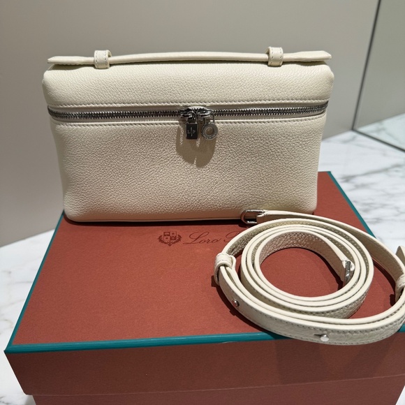 Loro Piana Extra Pocket L19 - Picture 1 of 4